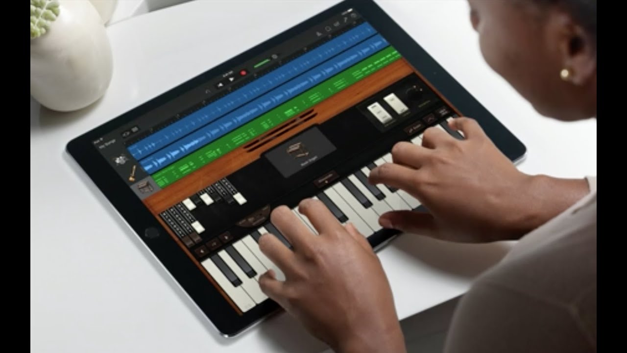 Does an ipad have garageband without